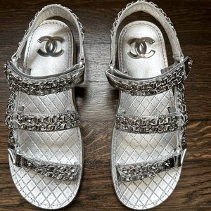 2022 Chanel Interlocking CC Logo
Patent Leather Slingback
Sandals in Chrome